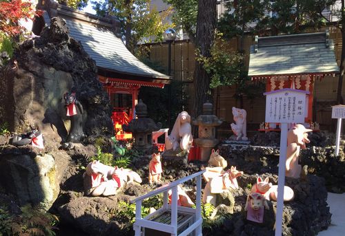 京浜伏見稲荷神社・狐像
