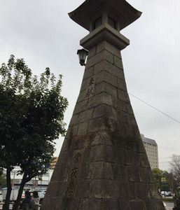 白神社境内の常夜灯