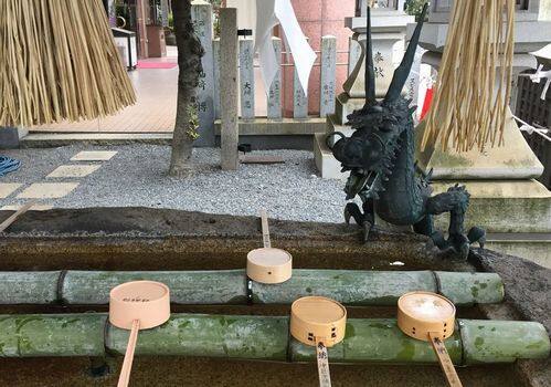 白神社・手水舎