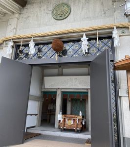 三輪明神 本殿入り口