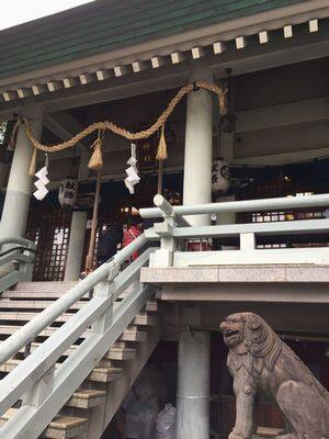 階段を登ってお参り